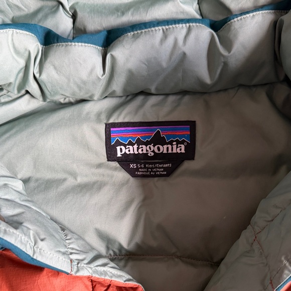 Kids Patagonia Two-Tone Hooded Puffer Jacket - Picture 2 of 5